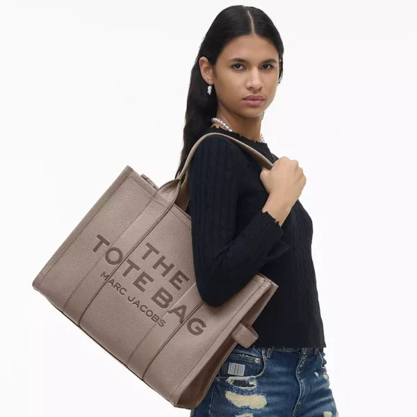 THE Marc Jacobs LEATHER LARGE TOTE BAG Cement - Image 2