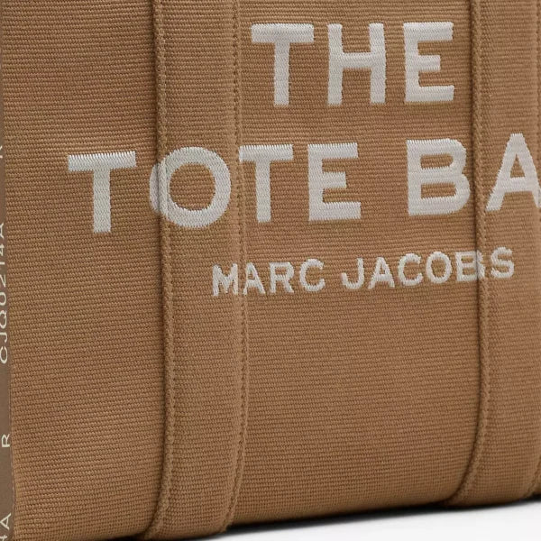 THE Marc Jacobs JACQUARD LARGE TOTE BAG Camel - Image 4