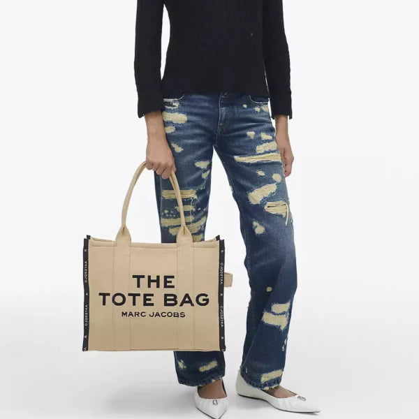 THE Marc Jacobs JACQUARD LARGE TOTE BAG Warm Sand - Image 7