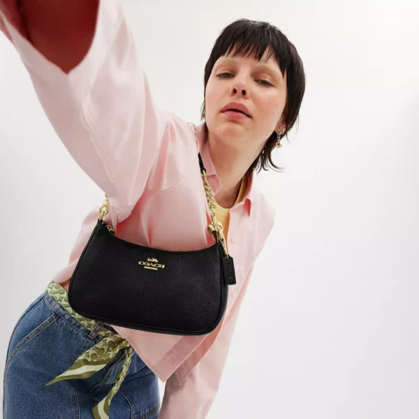 Coach Teri Shoulder Bag In pebbled leather Gold Black - Image 3