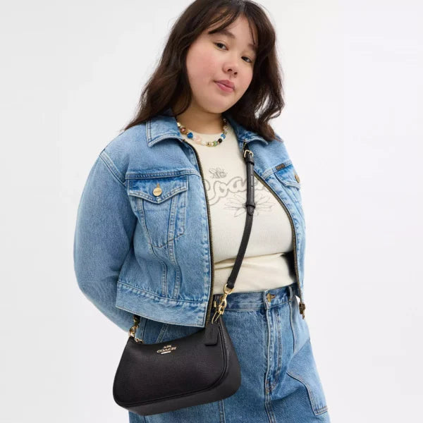Coach Teri Shoulder Bag In pebbled leather Gold Black - Image 4
