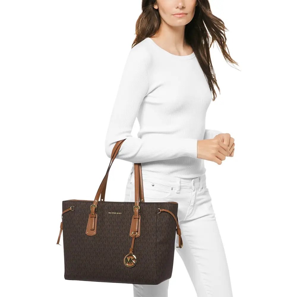 MICHAEL KORS Voyager Medium Logo Tote Bag in Leather BROWN - Image 2